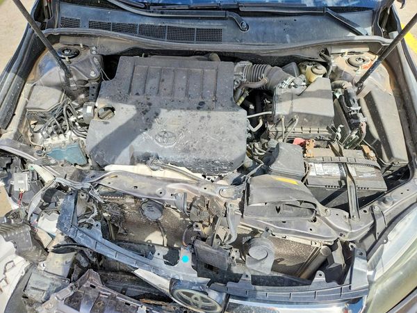 2016 TOYOTA CAMRY — Engine bay