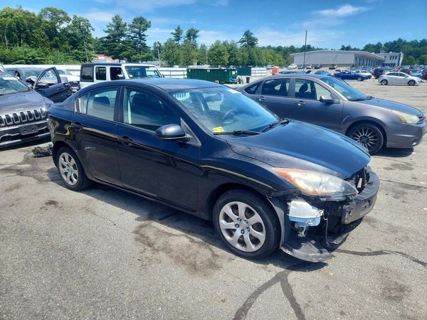 2013 MAZDA 3 SV/Base