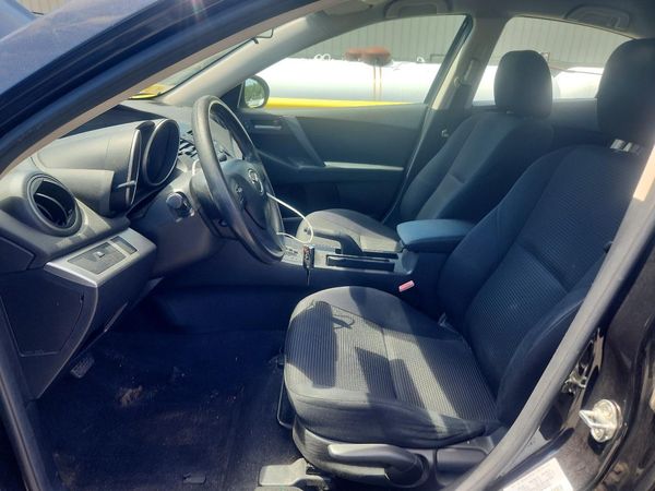 2013 MAZDA 3 SV/Base