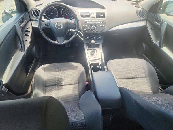 2013 MAZDA 3 SV/Base