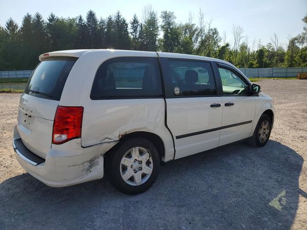 2013 DODGE GRAND CARAVAN SE