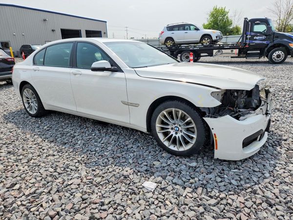 2015 BMW 750