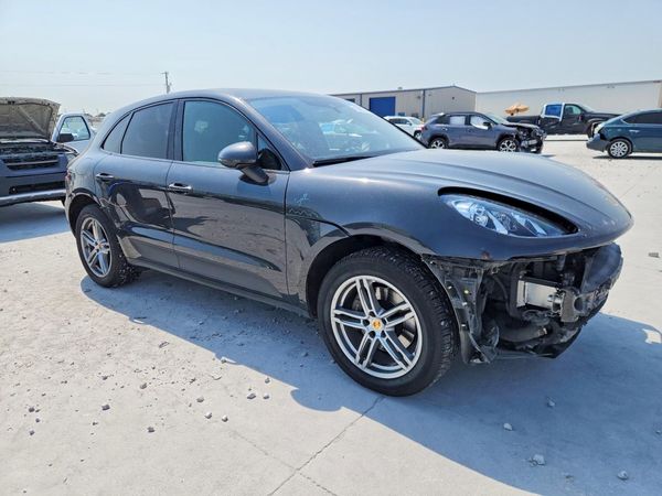 2018 PORSCHE MACAN