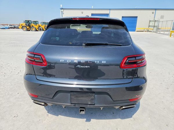 2018 PORSCHE MACAN
