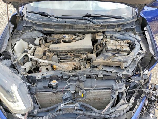 2018 NISSAN ROGUE — Engine bay