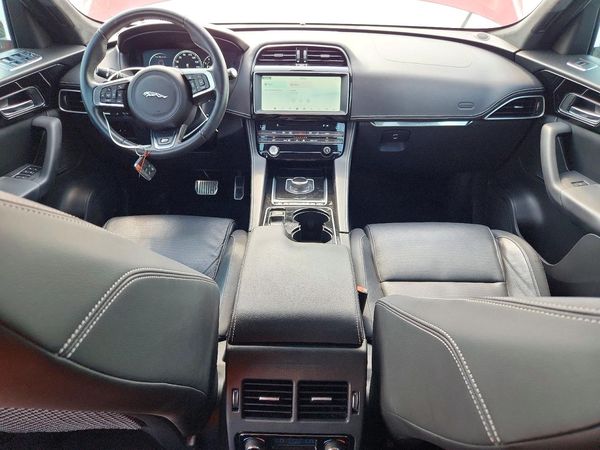 2017 JAGUAR F-PACE
