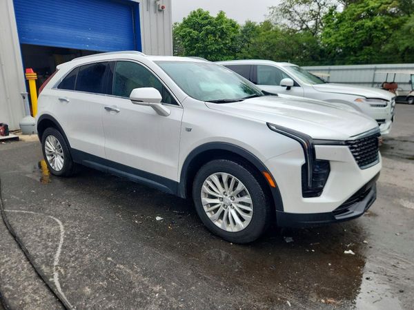 2024 CADILLAC XT4 Luxury