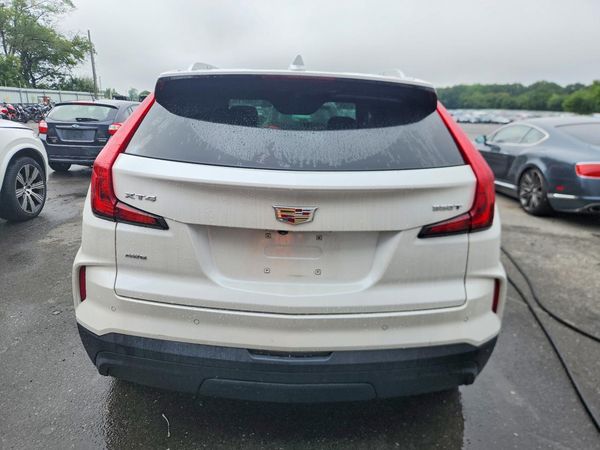 2024 CADILLAC XT4 Luxury