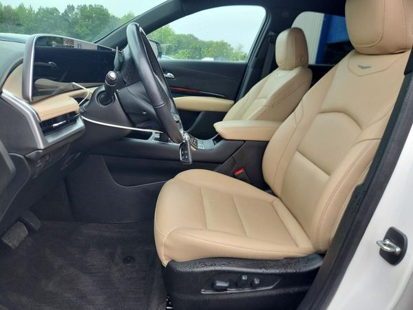 2024 CADILLAC XT4 Luxury