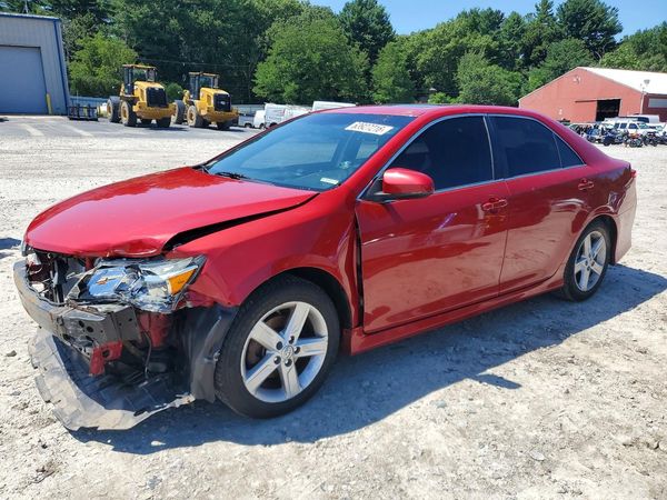 2014 TOYOTA CAMRY