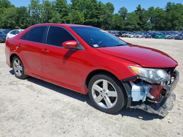 2014 TOYOTA CAMRY