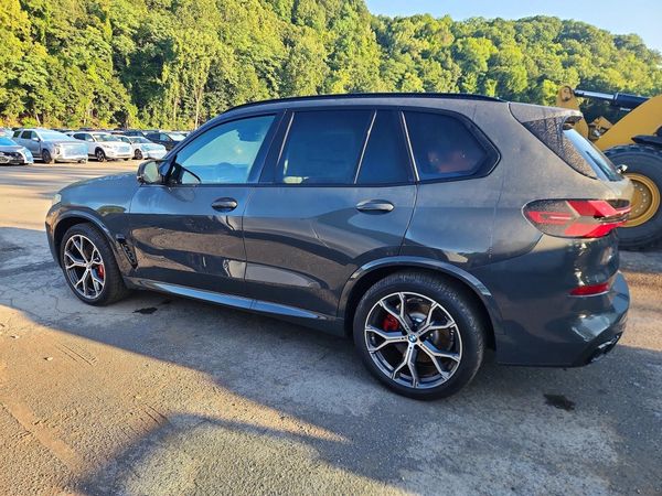 2026 BMW X5 M60i
