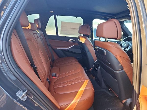 2026 BMW X5 M60i