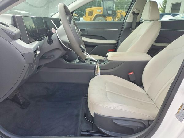 2025 HYUNDAI SONATA SE
