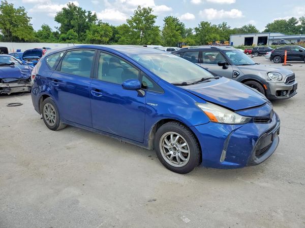 2015 TOYOTA PRIUS — Passenger 3/4