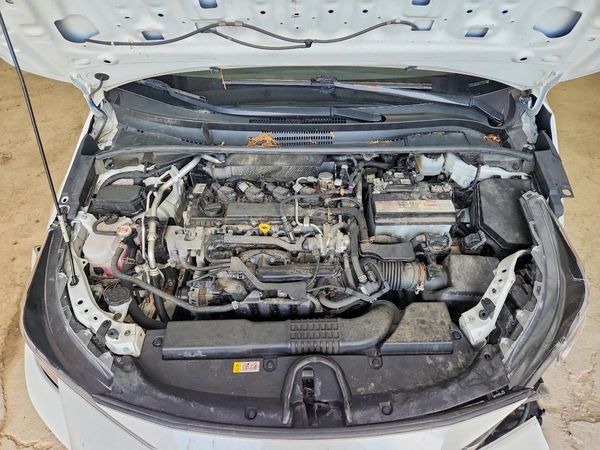 2021 TOYOTA COROLLA SE — Engine bay