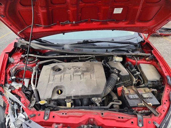 2015 TOYOTA COROLLA L/LE — Engine bay