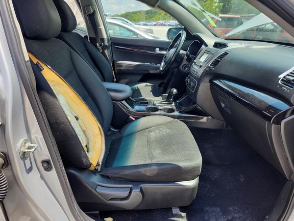 2015 KIA SORENTO GL — DENT