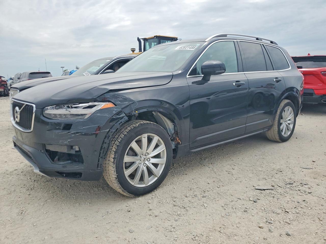 2017 VOLVO XC90 Momentum