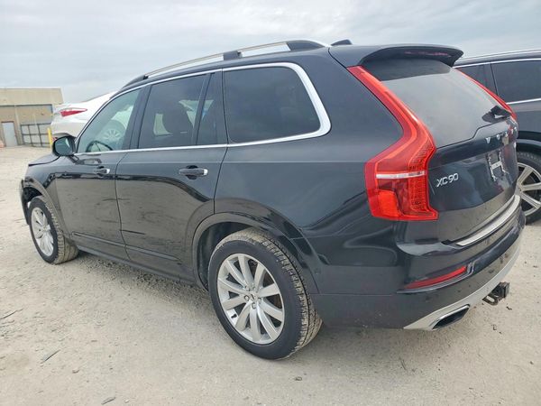 2017 VOLVO XC90 Momentum