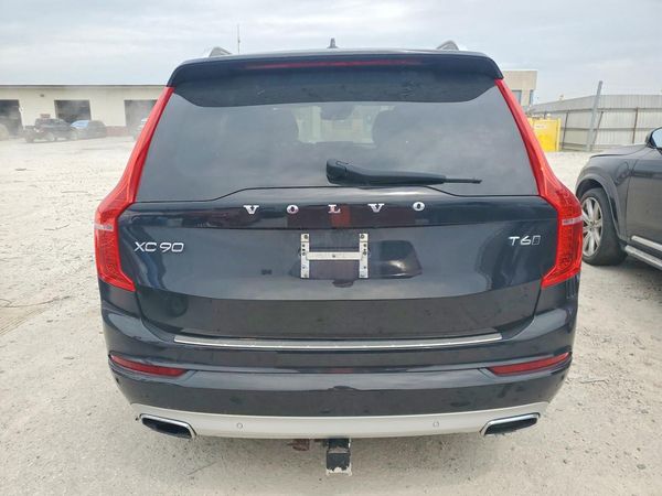 2017 VOLVO XC90 Momentum