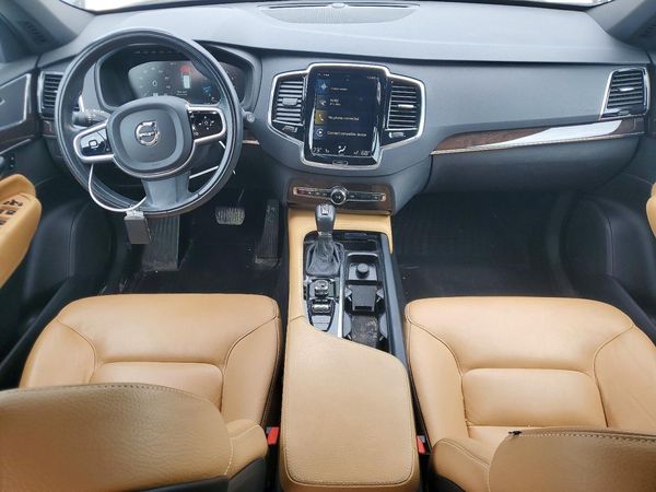 2017 VOLVO XC90 Momentum
