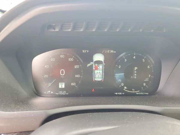 2017 VOLVO XC90 Momentum