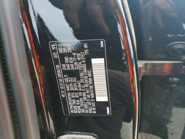 2017 VOLVO XC90 Momentum