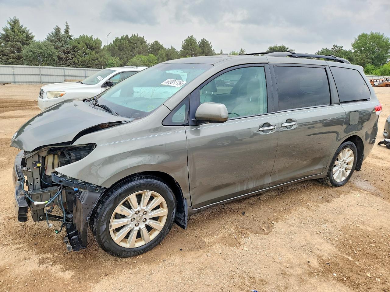 2012 TOYOTA SIENNA
