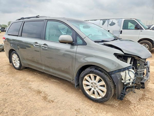 2012 TOYOTA SIENNA