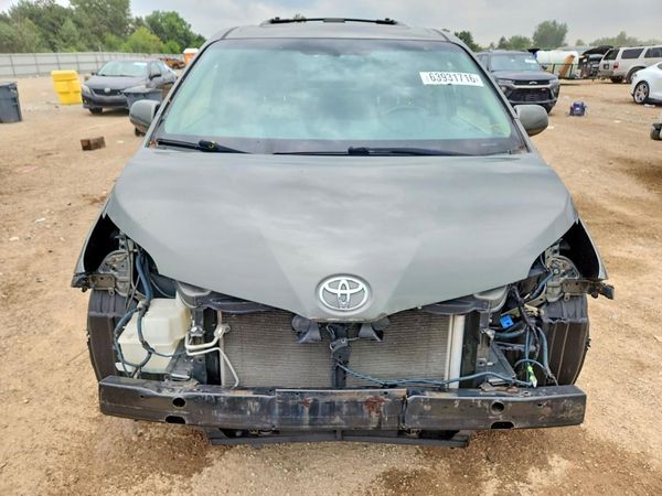 2012 TOYOTA SIENNA