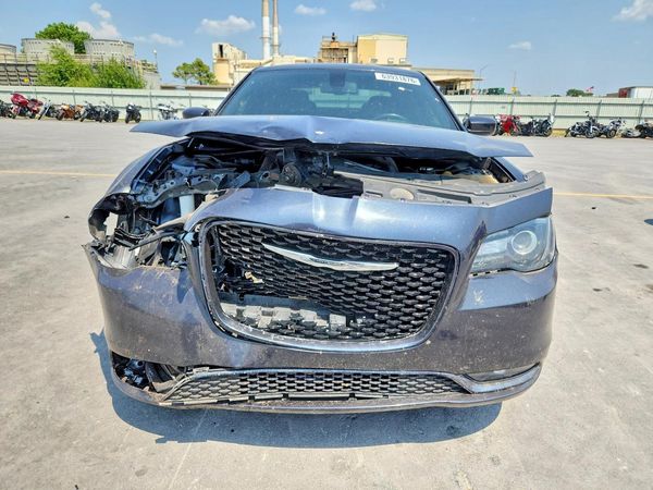 2018 CHRYSLER 300