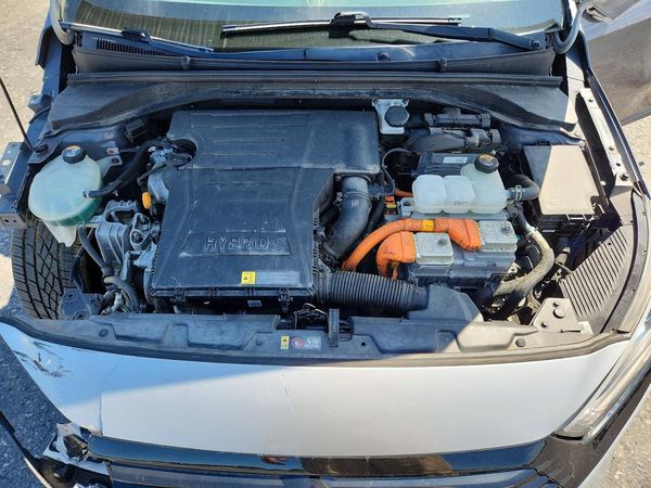 2018 HYUNDAI IONIQ Limited (HEV)