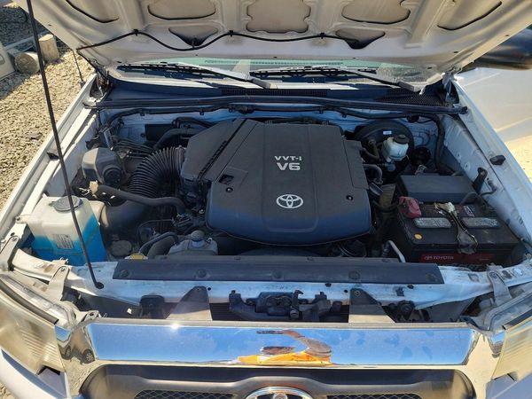 2013 TOYOTA TACOMA Delux — Engine bay