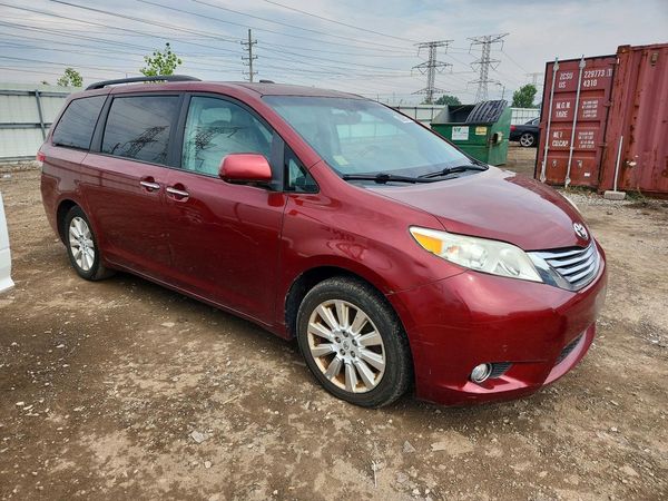 2012 TOYOTA SIENNA