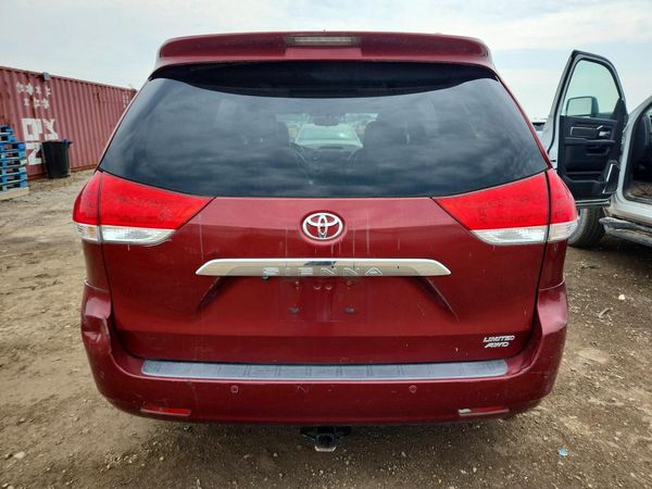 2012 TOYOTA SIENNA