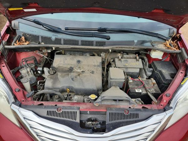 2012 TOYOTA SIENNA