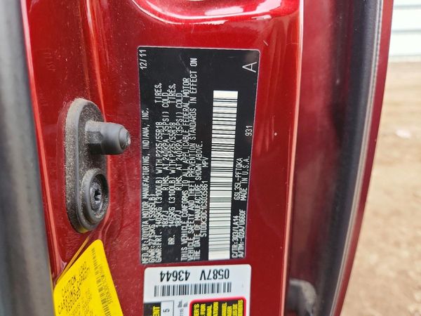2012 TOYOTA SIENNA