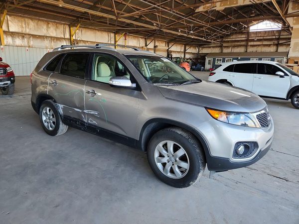 2013 KIA SORENTO Base / LX