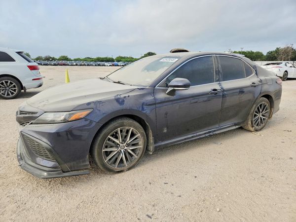 2022 TOYOTA CAMRY SE — Front 3/4