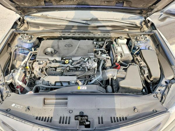 2022 TOYOTA CAMRY SE — Engine bay