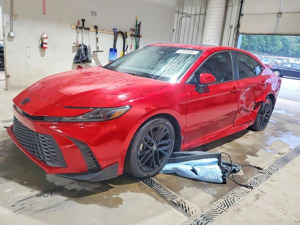 2026 TOYOTA CAMRY — Front 3/4