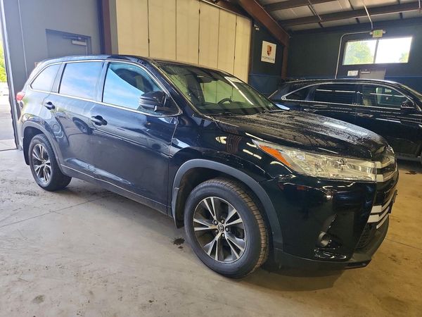 2018 TOYOTA HIGHLANDER LE/LE Plus