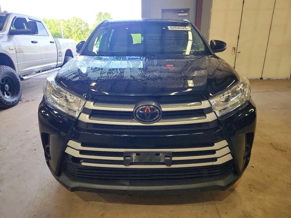 2018 TOYOTA HIGHLANDER LE/LE Plus