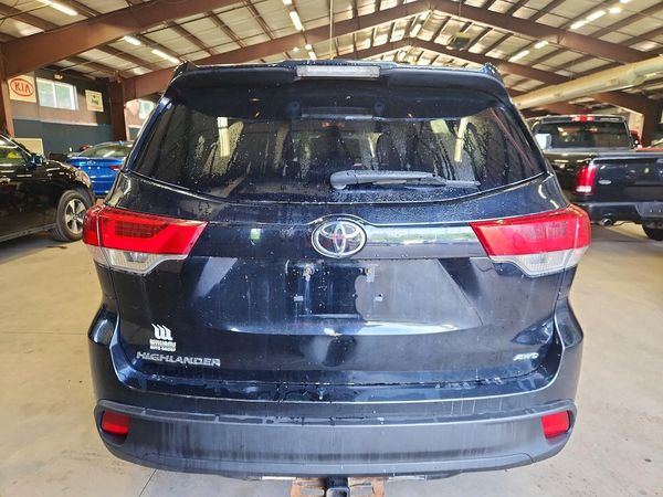 2018 TOYOTA HIGHLANDER LE/LE Plus