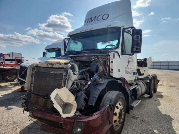 2015 VOLVO VNL