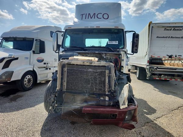 2015 VOLVO VNL