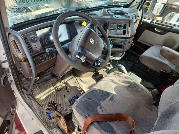 2015 VOLVO VNL