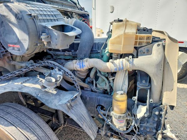 2015 VOLVO VNL