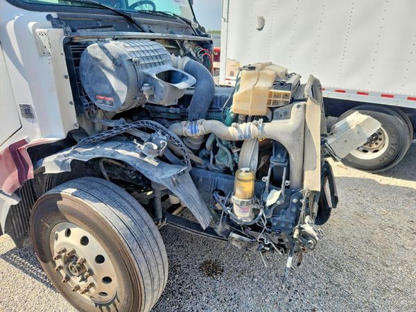 2015 VOLVO VNL